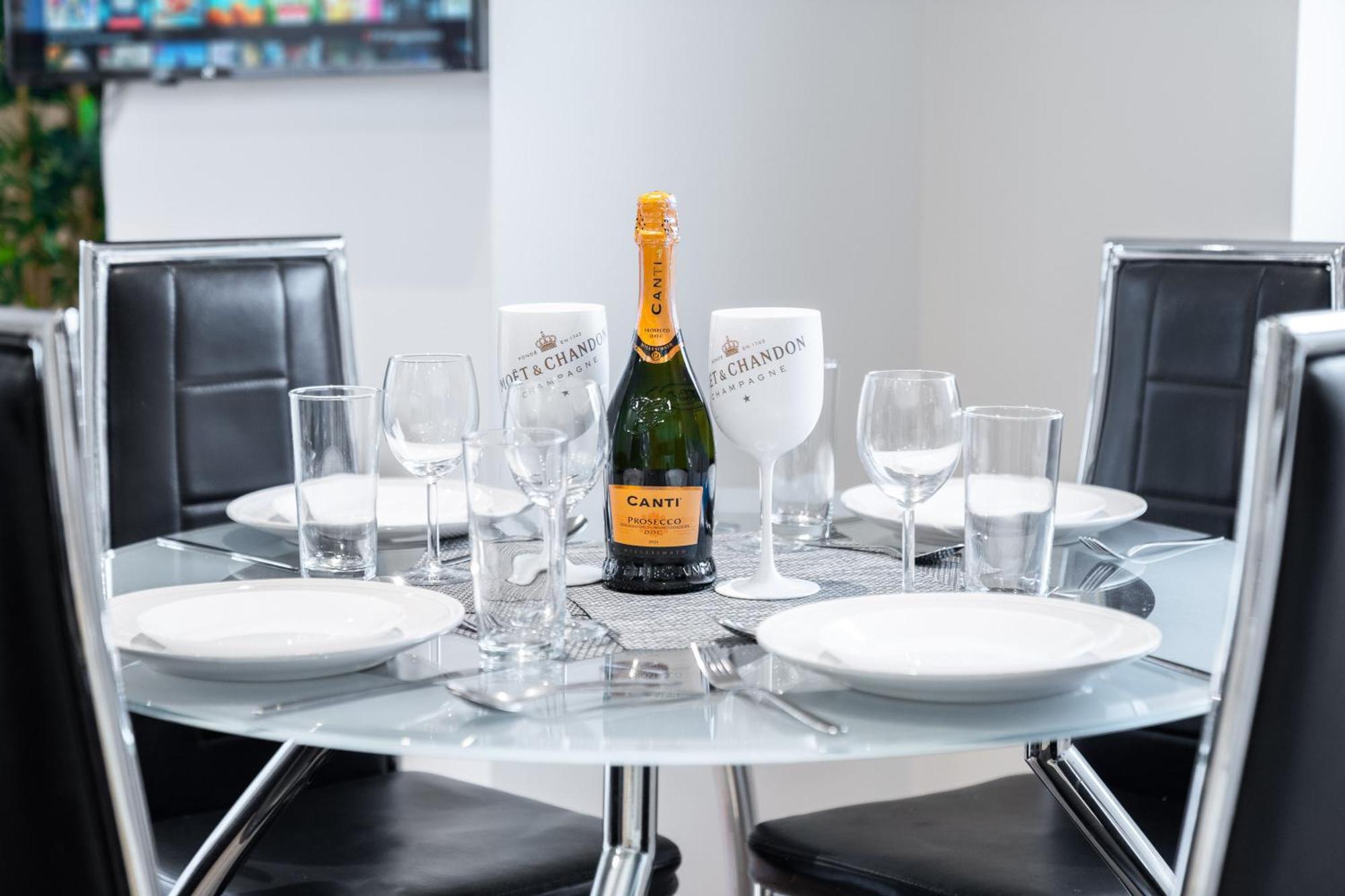 City Centre Apartment - 2 Bedroom - Secure Parking - Top Rated - 201M Birmingham Ngoại thất bức ảnh